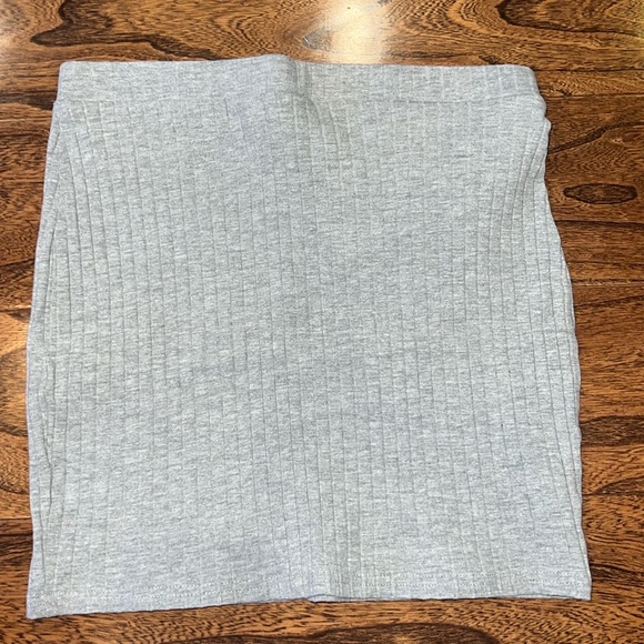 H&M Ribbed Pencil Skirt - Picture 3 of 3